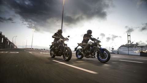 2016-Yamaha-MT-07-EU-Race-Blu-Action-003