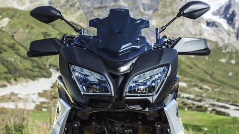 2018-Yamaha-MT09TRGT-EU-Midnight-Black-Detail-015