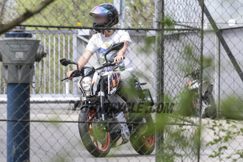 050317-spy-photo-electric-KTM-Duke-E-004