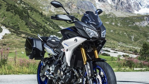 2018-Yamaha-MT09TRGT-EU-Midnight-Black-Detail-024