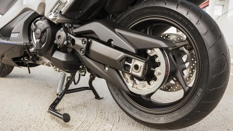 2017-Yamaha-TMAX-DX-EU-Phantom-Blue-Detail-005