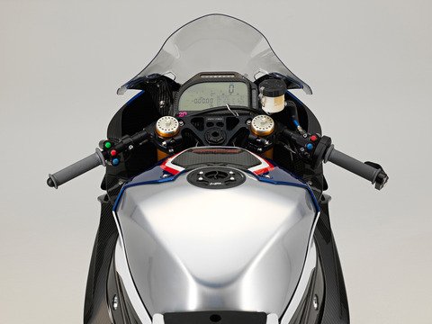 P90254455_highRes_bmw-hp4-race-04-2017