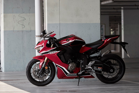 83532_17YM_CBR1000RR_Fireblade