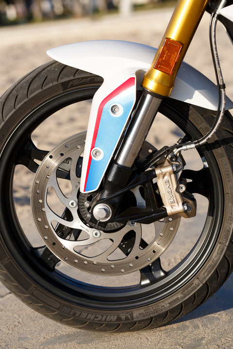 P90244457_highRes_the-bmw-g-310-r-on-l