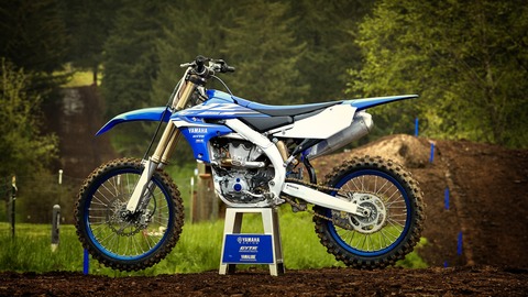 2018-Yamaha-YZ450F-EU-Racing-Blue-Static-001