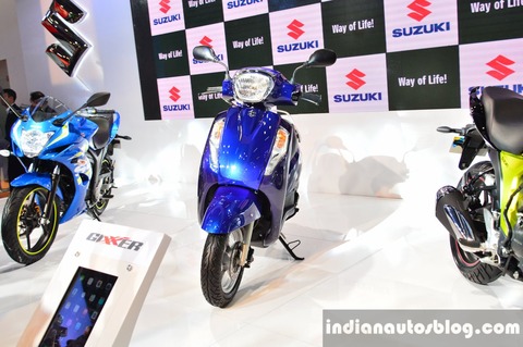New-Suzuki-Access-125-Blue-front-at-Auto-Expo-2016