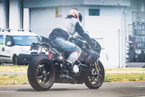 Ducati-V4-Superbike-010_1