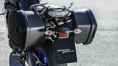 2018-Yamaha-MT09TRGT-EU-Midnight-Black-Detail-022