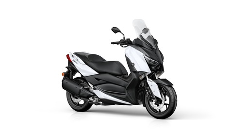 2017-Yamaha-X-MAX-300A-EU-Milky-White-Studio-001