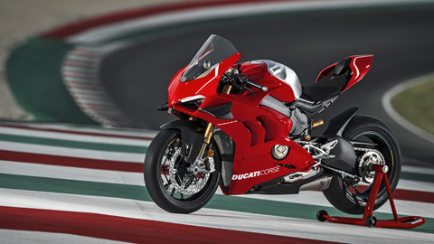 Panigale-V4R-Red-MY19-Ambience-01-Gallery-1920x1080