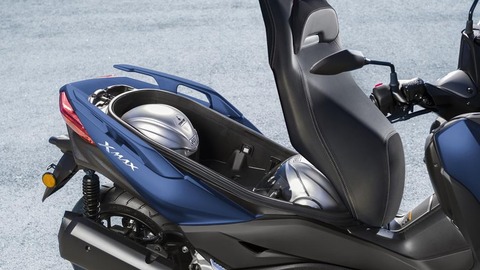 2018-Yamaha-X-MAX-300A-EU-Phantom-Blue-Detail-002