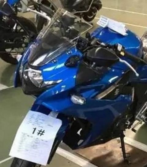 suzuki-gixxer-250-gsx-r250-close-up-shot