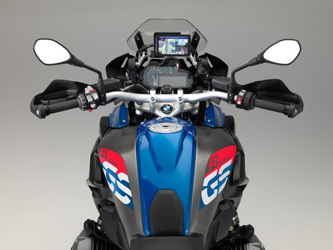 P90235570_highRes_the-new-bmw-r-1200-g