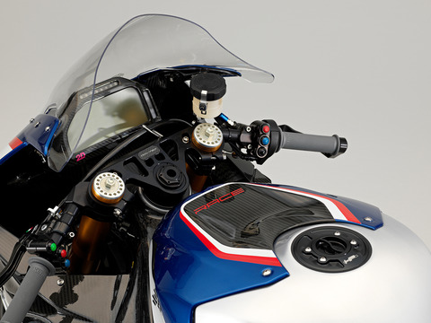 P90254463_highRes_bmw-hp4-race-04-2017
