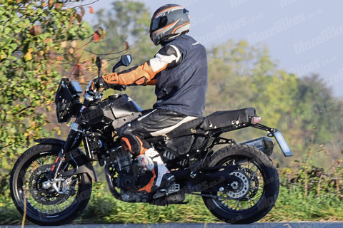 Husqvarna-801-New-Classic-Adventure-012
