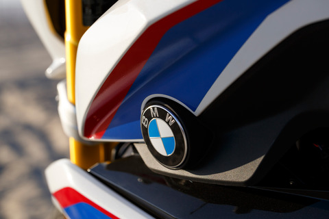 P90244465_highRes_the-bmw-g-310-r-on-l