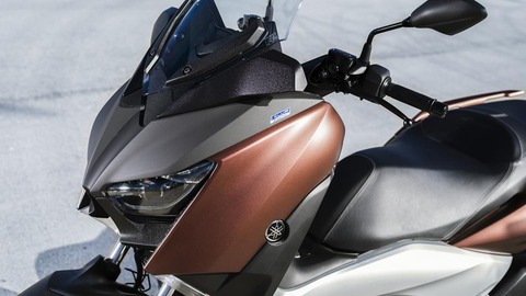 2017-Yamaha-X-MAX-300A-EU-Quasar-Bronze-Detail-012