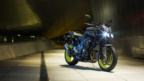 2017-Yamaha-MT-10-EU-Night-Fluo-Static-001