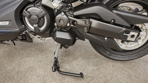 2017-Yamaha-TMAX-DX-EU-Phantom-Blue-Detail-011