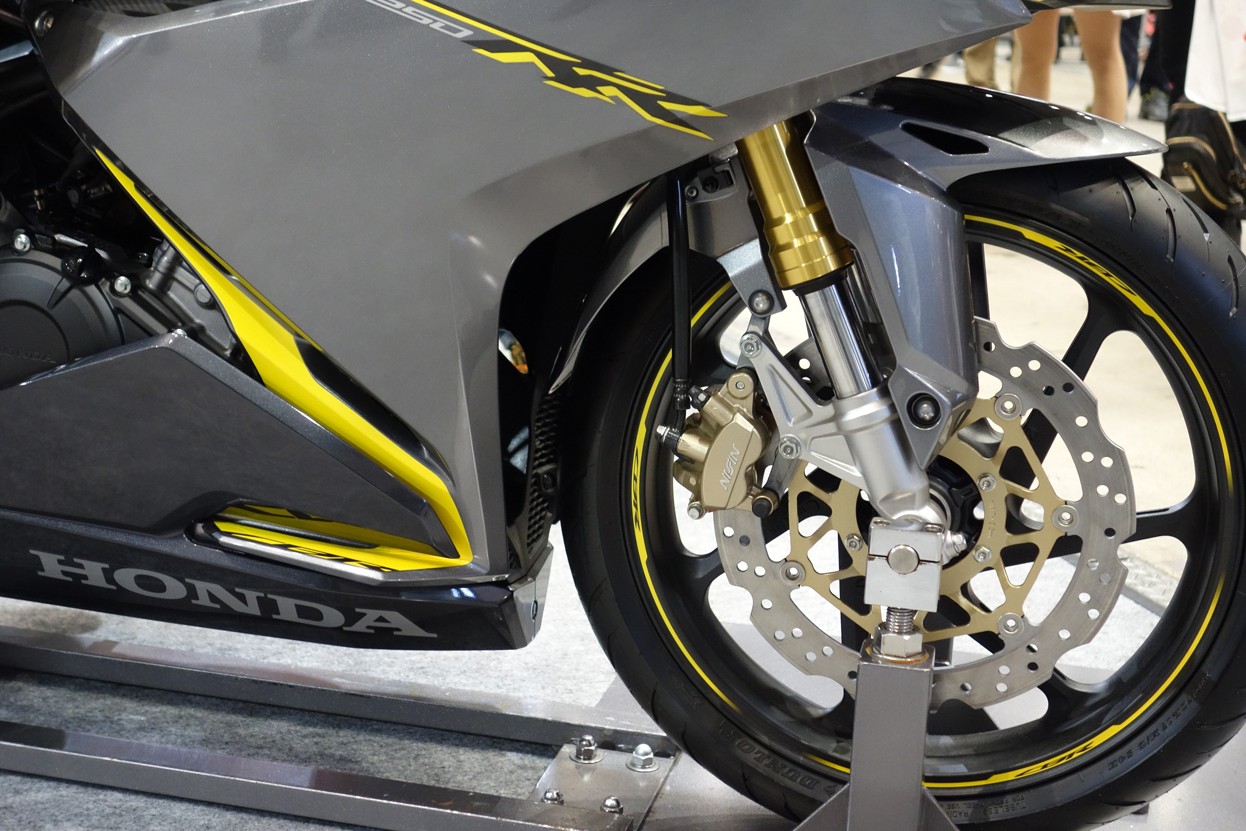 新型YZF-R25の倒立フォークはCBR250RRの物より太いと、工場関係の人が言ってるらしい : 個人的バイクまとめブログ