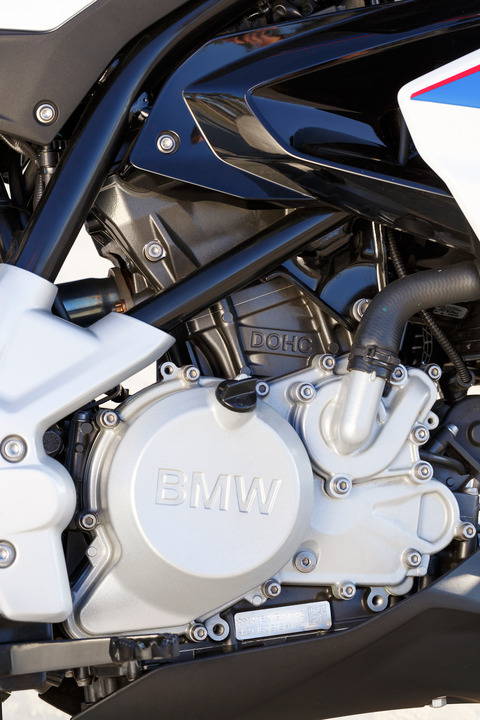 P90244460_highRes_the-bmw-g-310-r-on-l