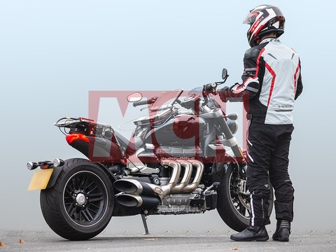 Triumph_Rocket_5