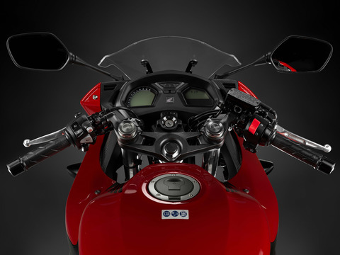 82646_17YM_CBR650F