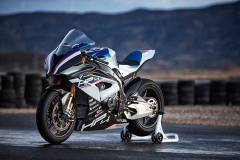 P90254417_highRes_bmw-hp4-race-04-2017