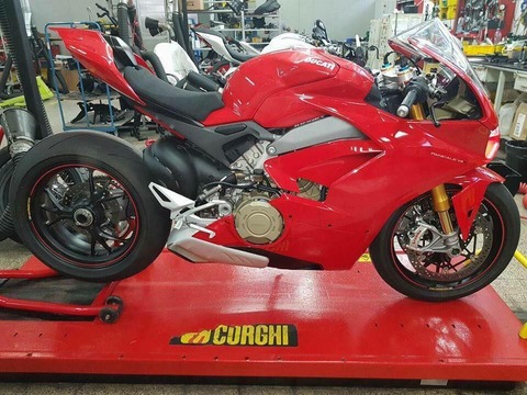B_ducati_panigale_v4-scoop (2)