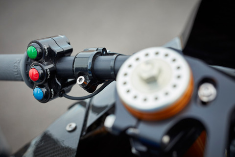 P90254438_highRes_bmw-hp4-race-04-2017