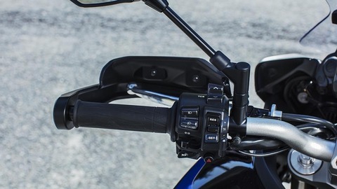 2018-Yamaha-MT09TRGT-EU-Midnight-Black-Detail-005