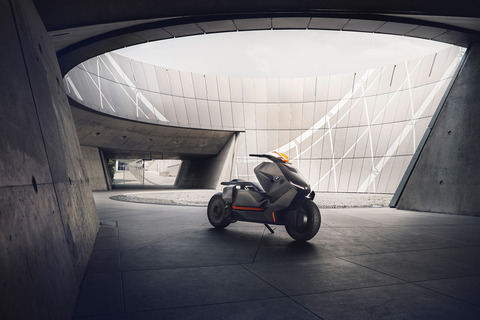 P90260578_highRes_bmw-motorrad-concept