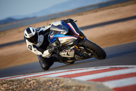 P90254378_highRes_bmw-hp4-race-04-2017