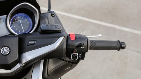 2017-Yamaha-TMAX-DX-EU-Phantom-Blue-Detail-002