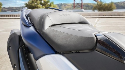 2017-Yamaha-TMAX-DX-EU-Phantom-Blue-Detail-004