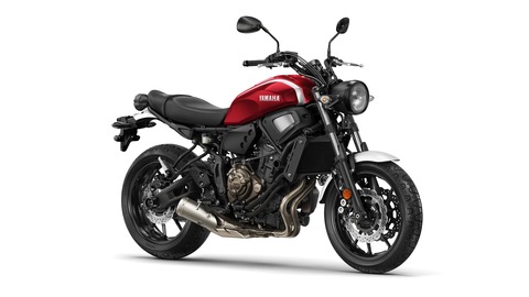 2018-Yamaha-XSR700-EU-Brilliant-Red-Studio-001