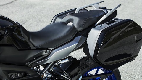 2018-Yamaha-MT09TRGT-EU-Midnight-Black-Detail-004