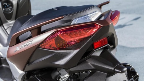 2017-Yamaha-X-MAX-300A-EU-Quasar-Bronze-Detail-009