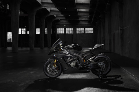 P90242021_highRes_bmw-hp4-race-advance
