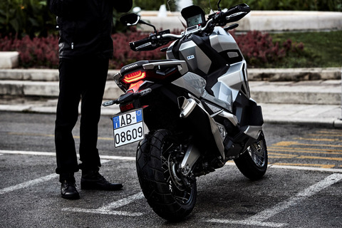 82688_17YM_X_ADV