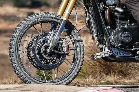 Triumph-Scrambler-1200-004-front-wheel-crop (1)
