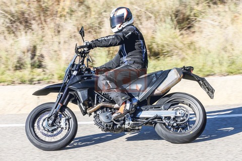 ktm-690-smc-1