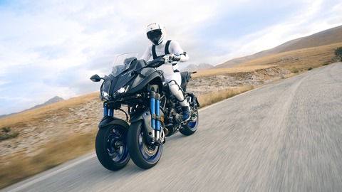 2018-Yamaha-MXT850-EU-Graphite-Action-001