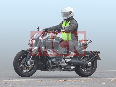 Triumph_Rocket_2