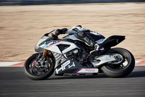 P90254380_highRes_bmw-hp4-race-04-2017