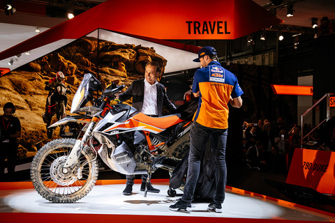KTM-790-ADVENTURE-R-Prototype_Sunderland_Trunkenpolz_EICMA-2017