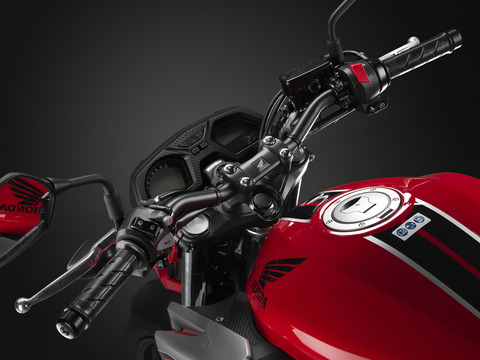 82695_17YM_CB650F