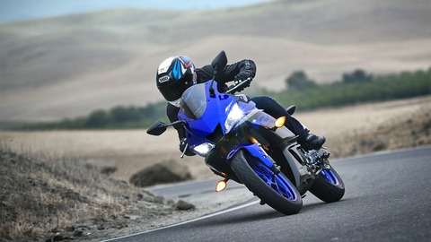 2019-Yamaha-YZF-R320-EU-Yamaha_Blue-Action-007-03