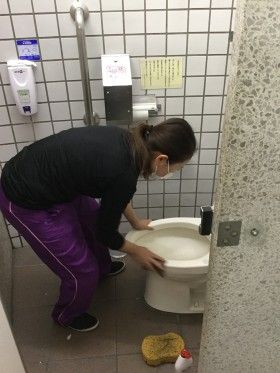 新横浜駅前トイレ早朝掃除