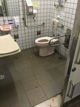 新横浜駅前トイレ早朝掃除